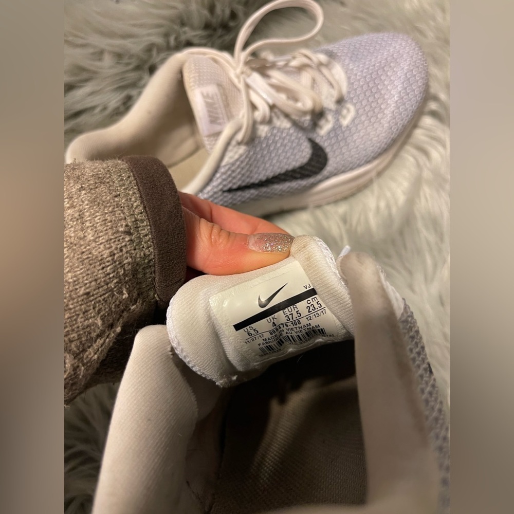 Womens 6.5 Nike Flex running sneakers - Picture 4 of 4